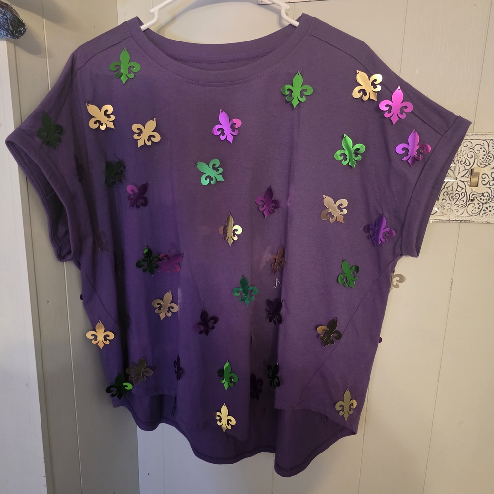 Source Unknown Purple Short Sleeve Tee with Metallic Fleur-de-Lis Accents